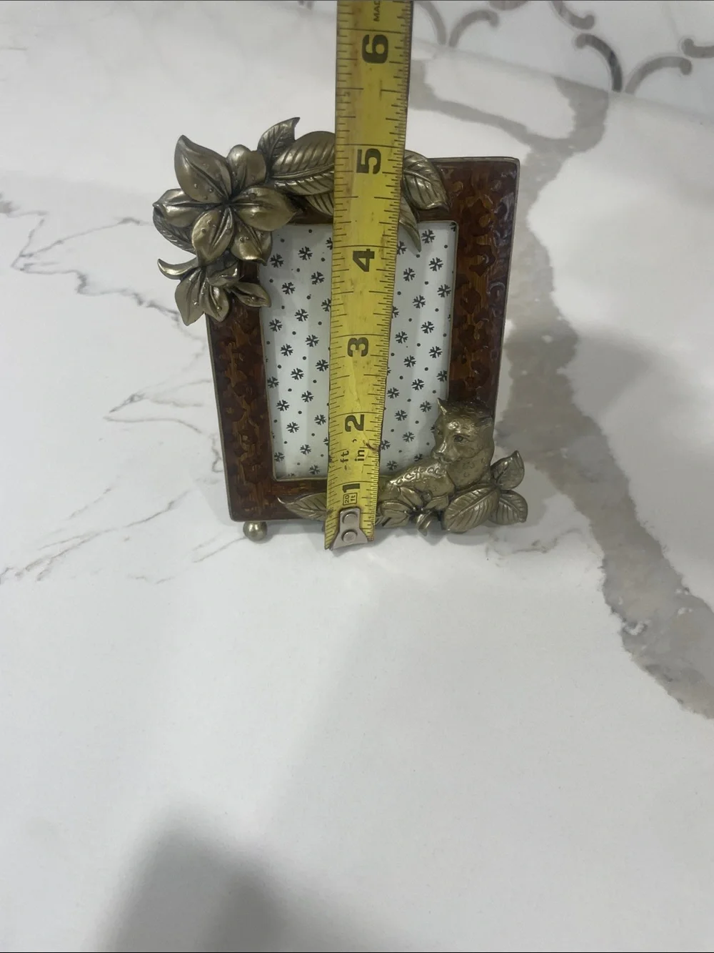 Brass-Accented Brown Floral Photo Frame - Elegant Home Accent